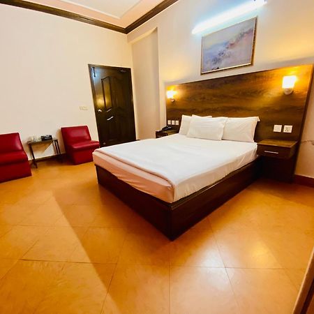 Fiesta Inn Hotel & Resorts Мултан Екстер'єр фото