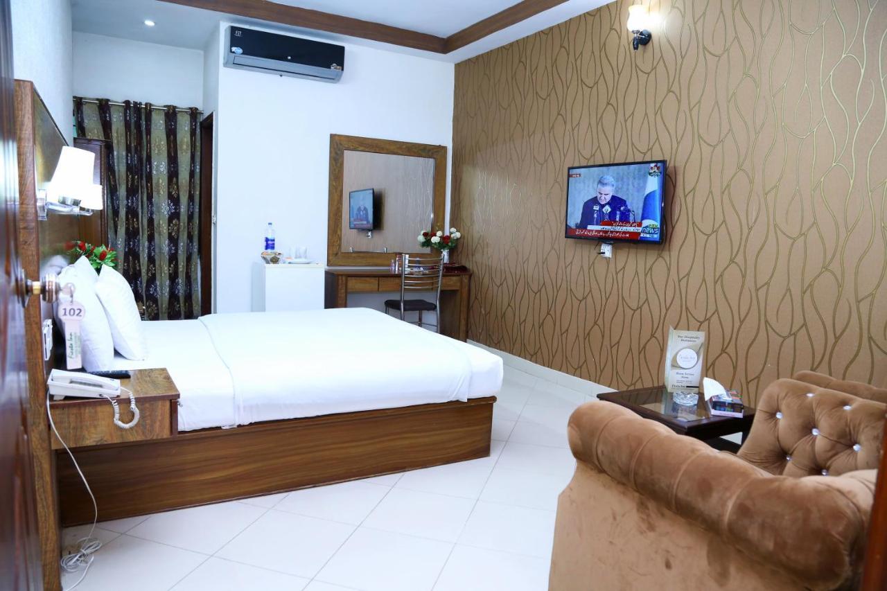 Fiesta Inn Hotel & Resorts Мултан Екстер'єр фото