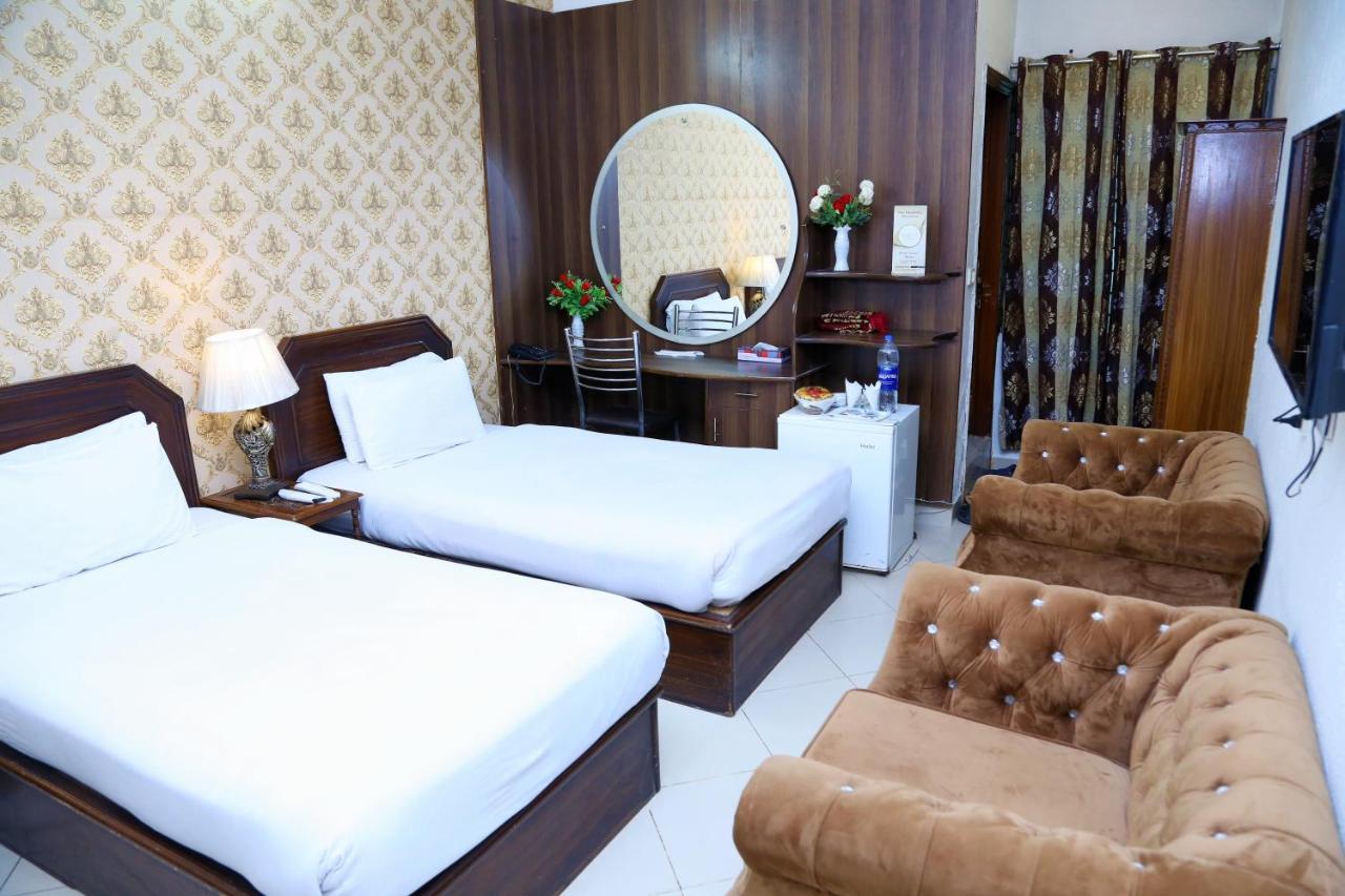Fiesta Inn Hotel & Resorts Мултан Екстер'єр фото