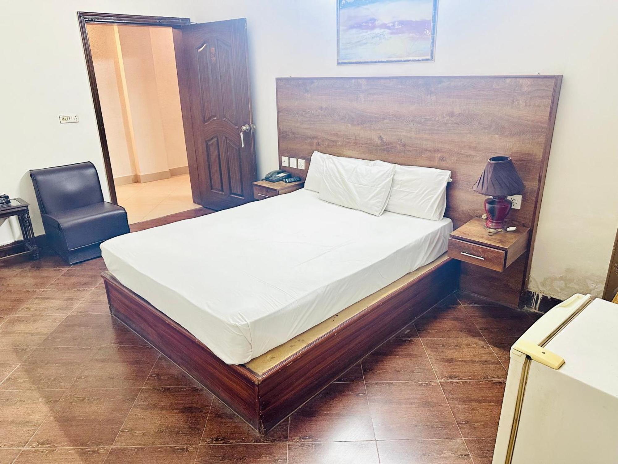 Fiesta Inn Hotel & Resorts Мултан Екстер'єр фото