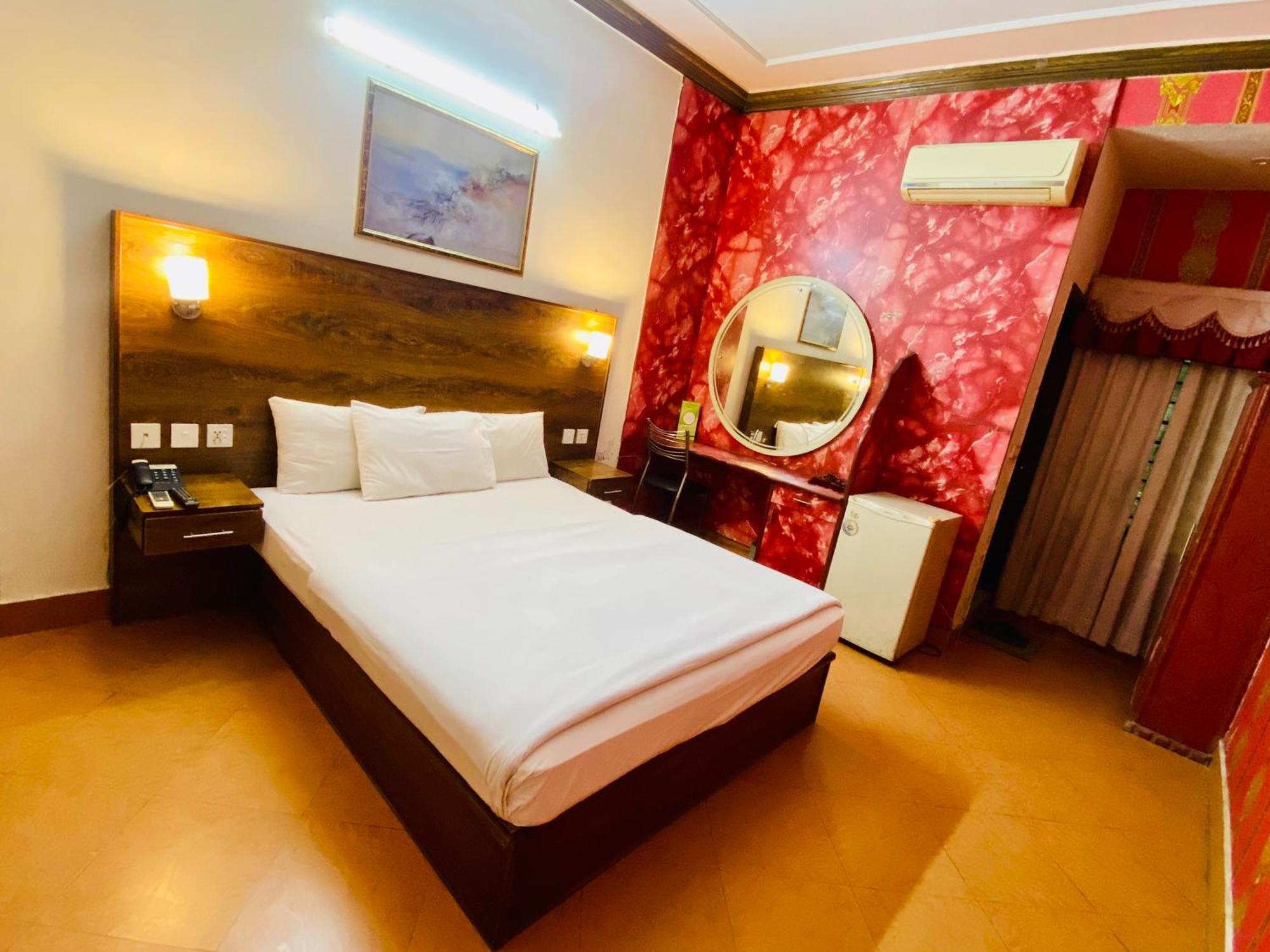 Fiesta Inn Hotel & Resorts Мултан Екстер'єр фото
