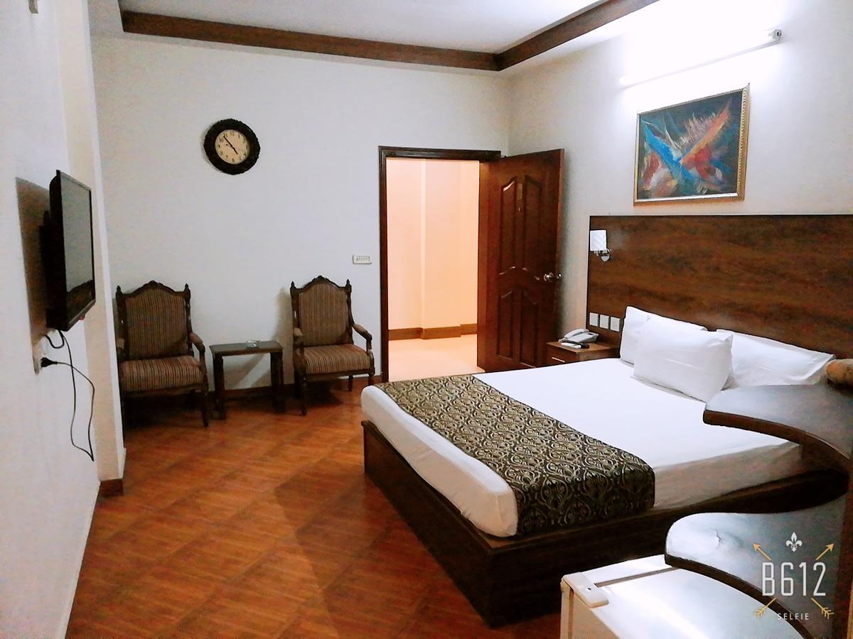 Fiesta Inn Hotel & Resorts Мултан Екстер'єр фото